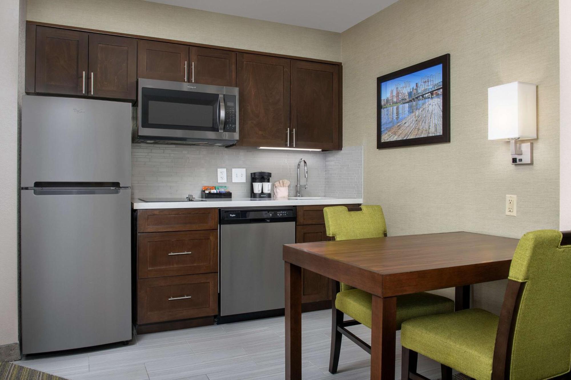 One-Bedroom King Suite - Non-Smoking