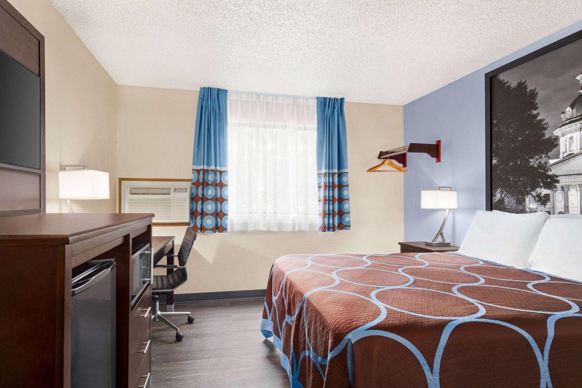 Queen Room - Disability Access/Non-Smoking