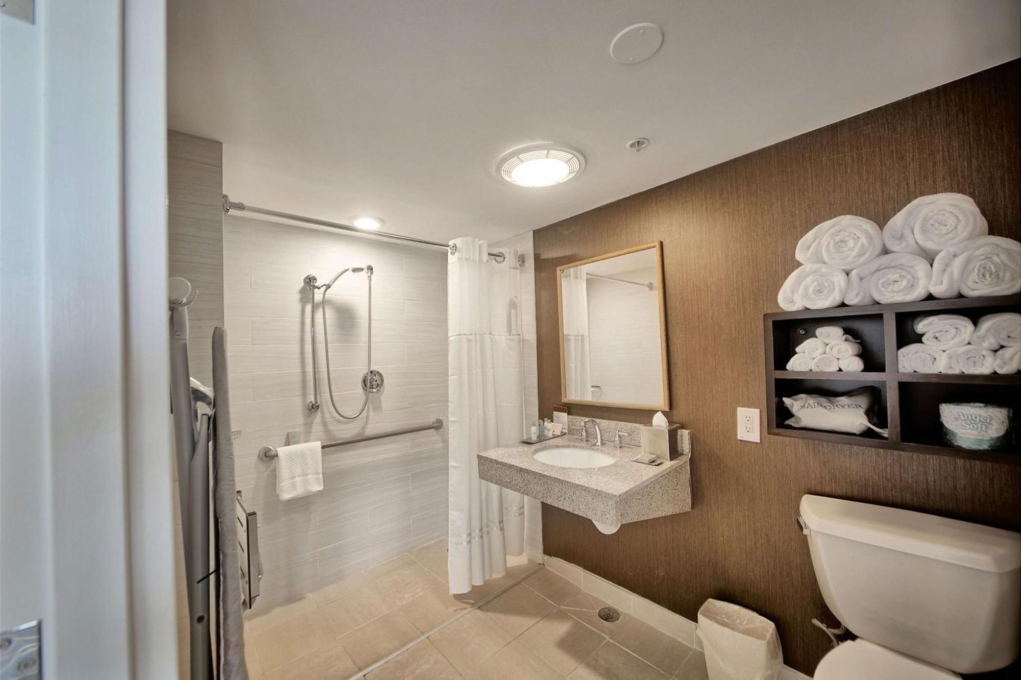 Queen Room with Roll-In Shower - Hearing/Mobility Accessible,1557448561:JPEG
