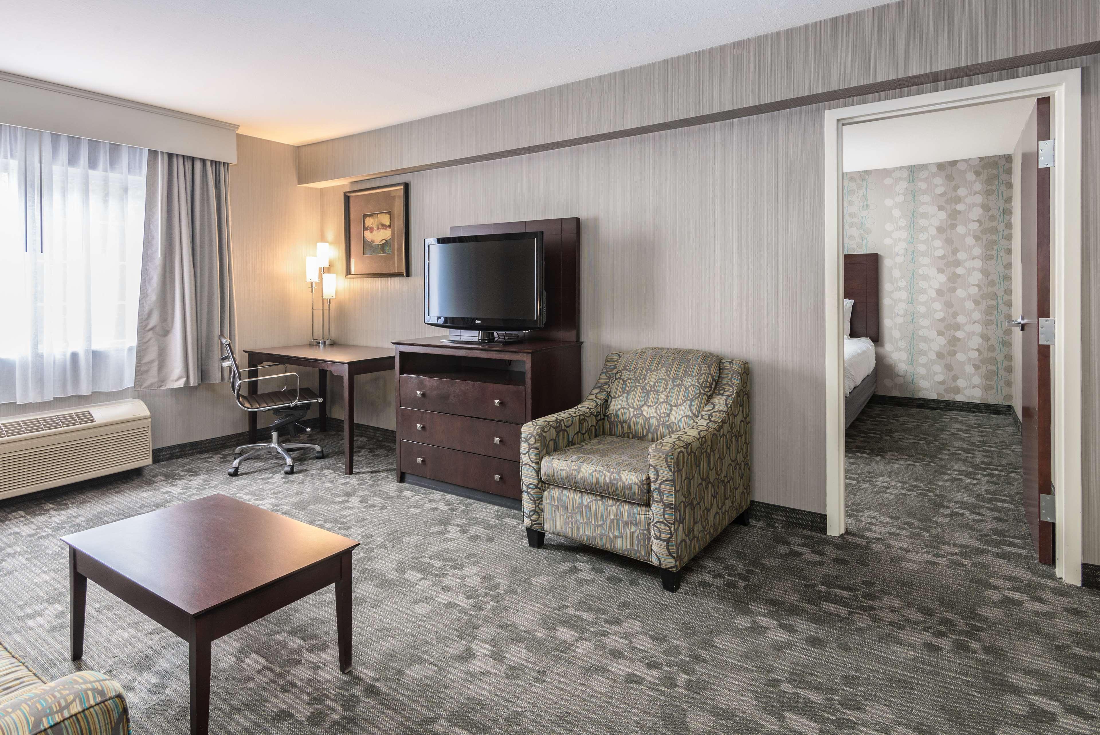 One-Bedroom Queen Suite with Sofa-Bed - Non-Smoking