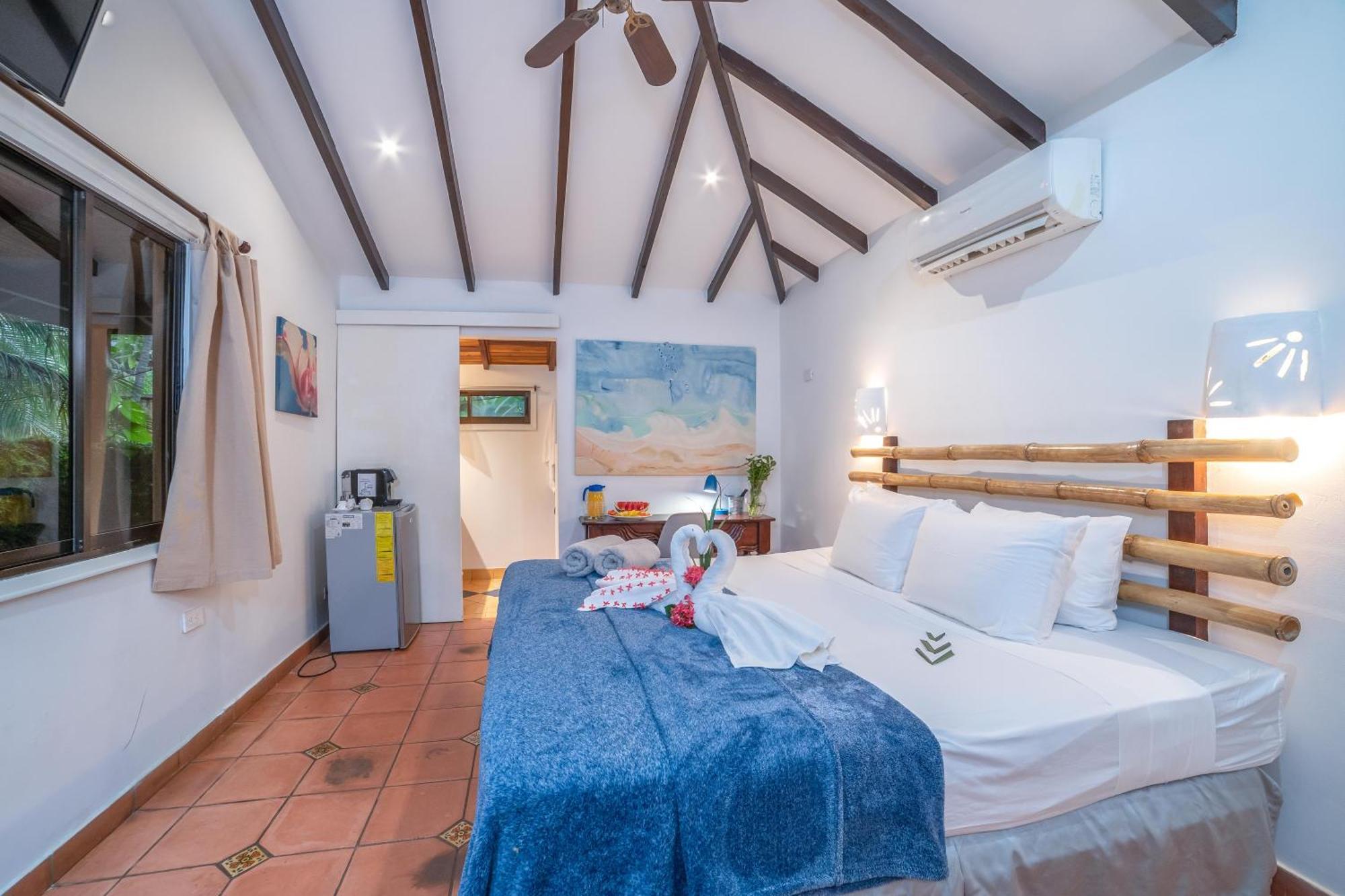 Deluxe King Room,1455685975:JPEG