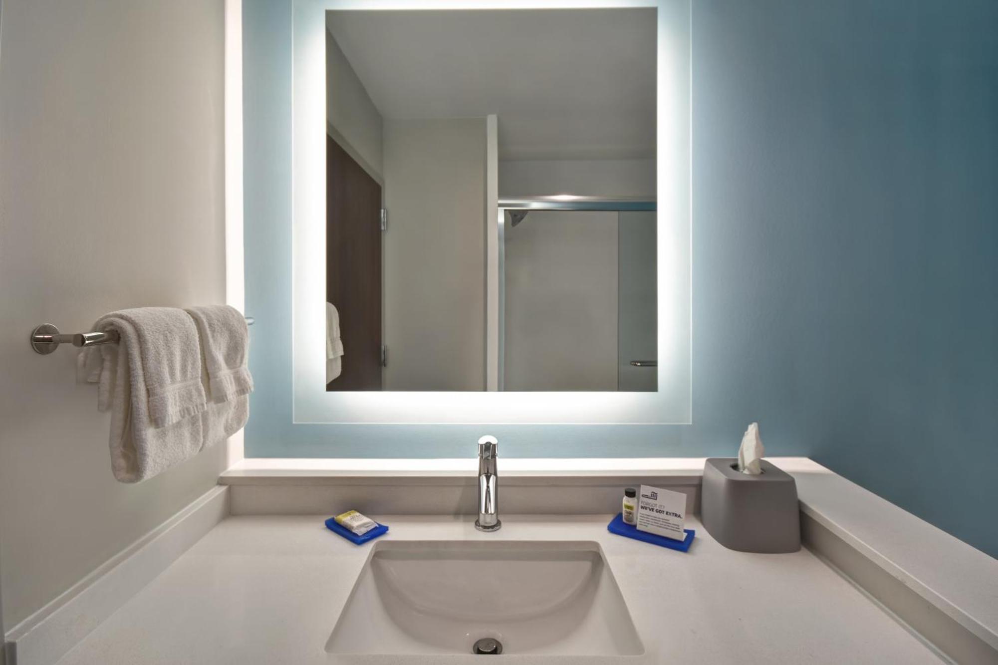 Standard Queen Room with Two Queen Beds, Balcony and Beach View,1458082348:JPEG