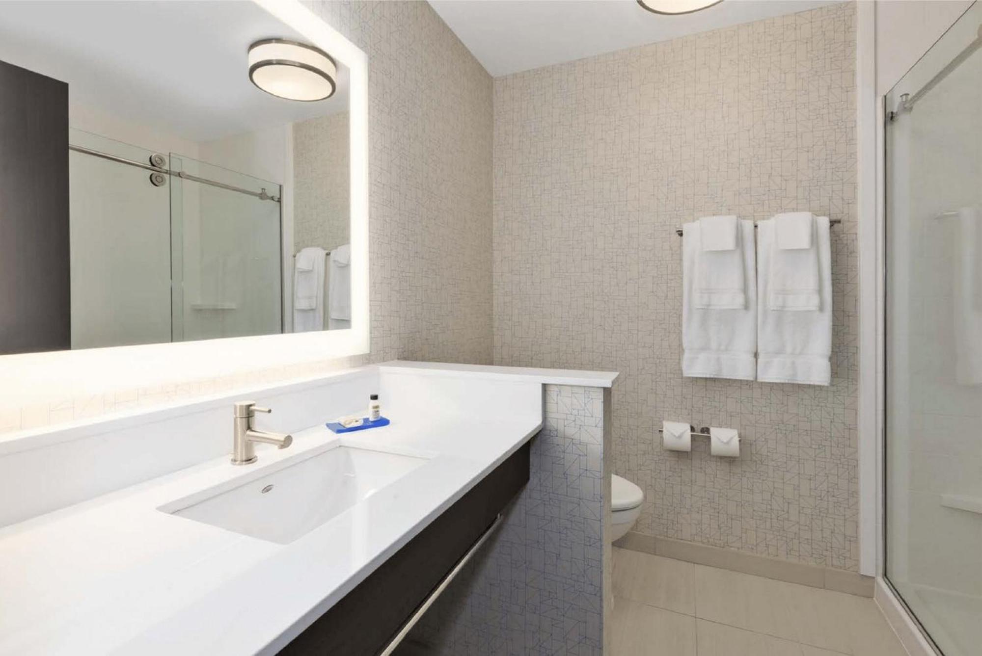 King Room - Hearing Accessible/Non-Smoking