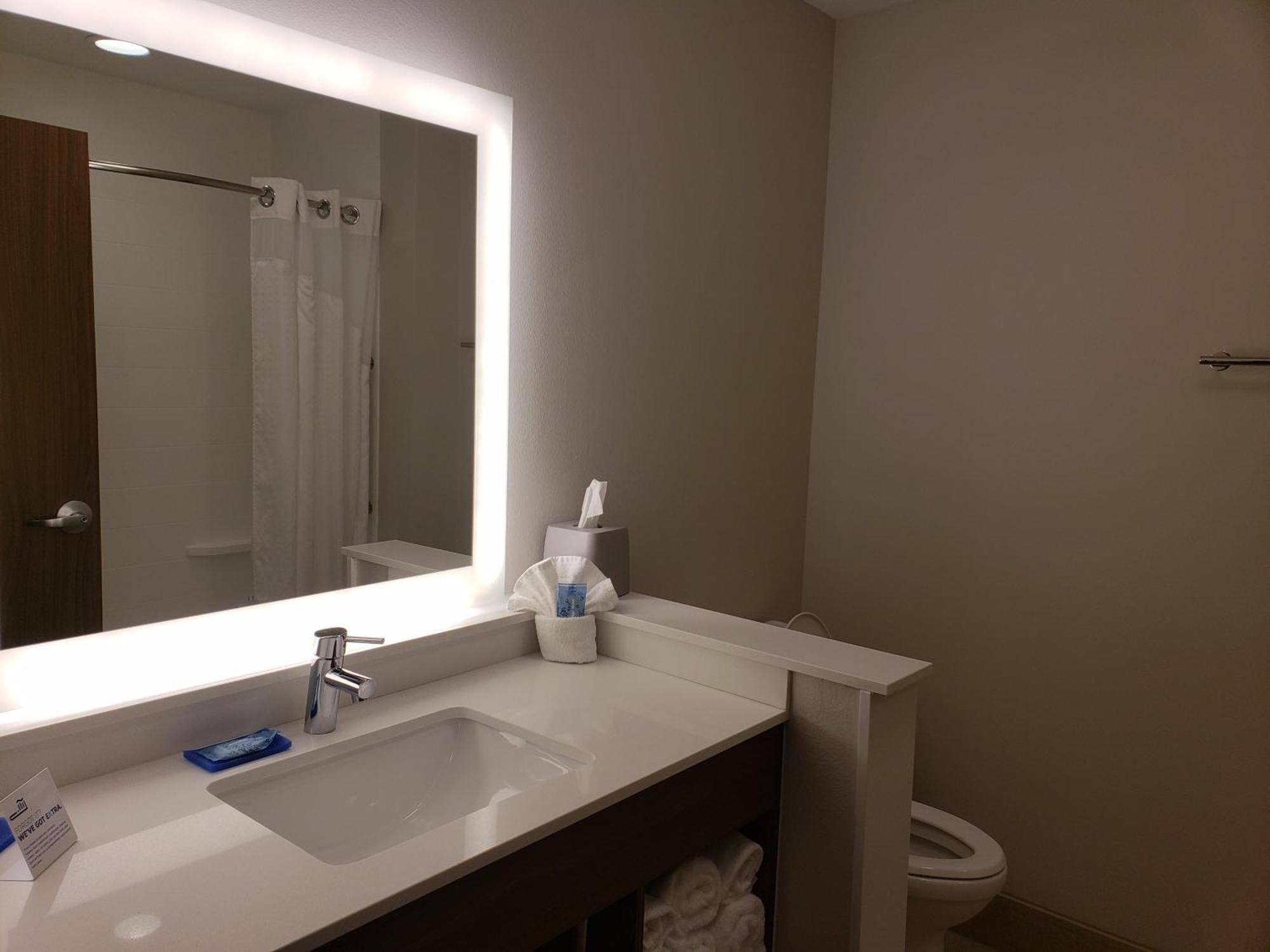 King Room - Hearing Accessible/Non-Smoking
