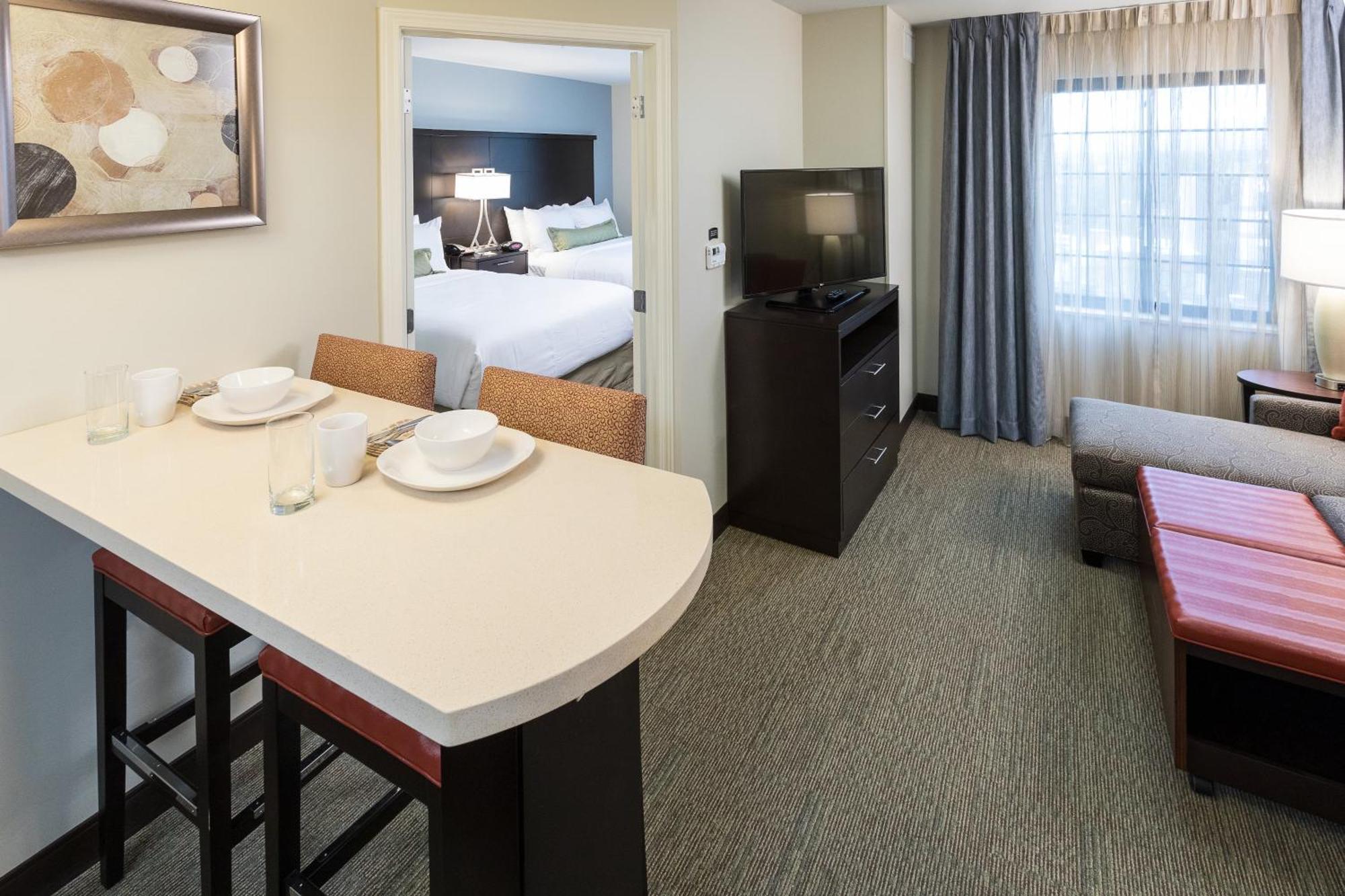 One-Bedroom Queen Suite