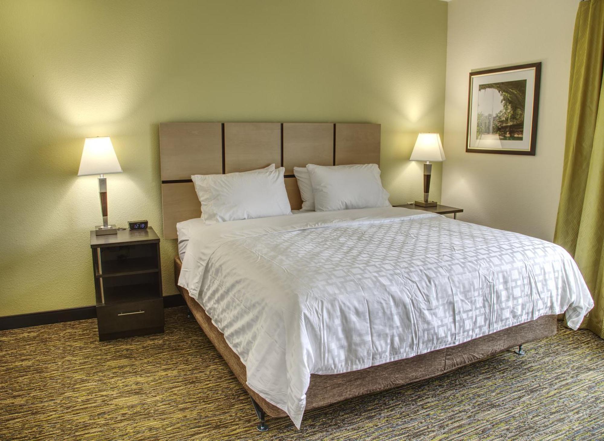 One-Bedroom King Suite with Hearing Accessible