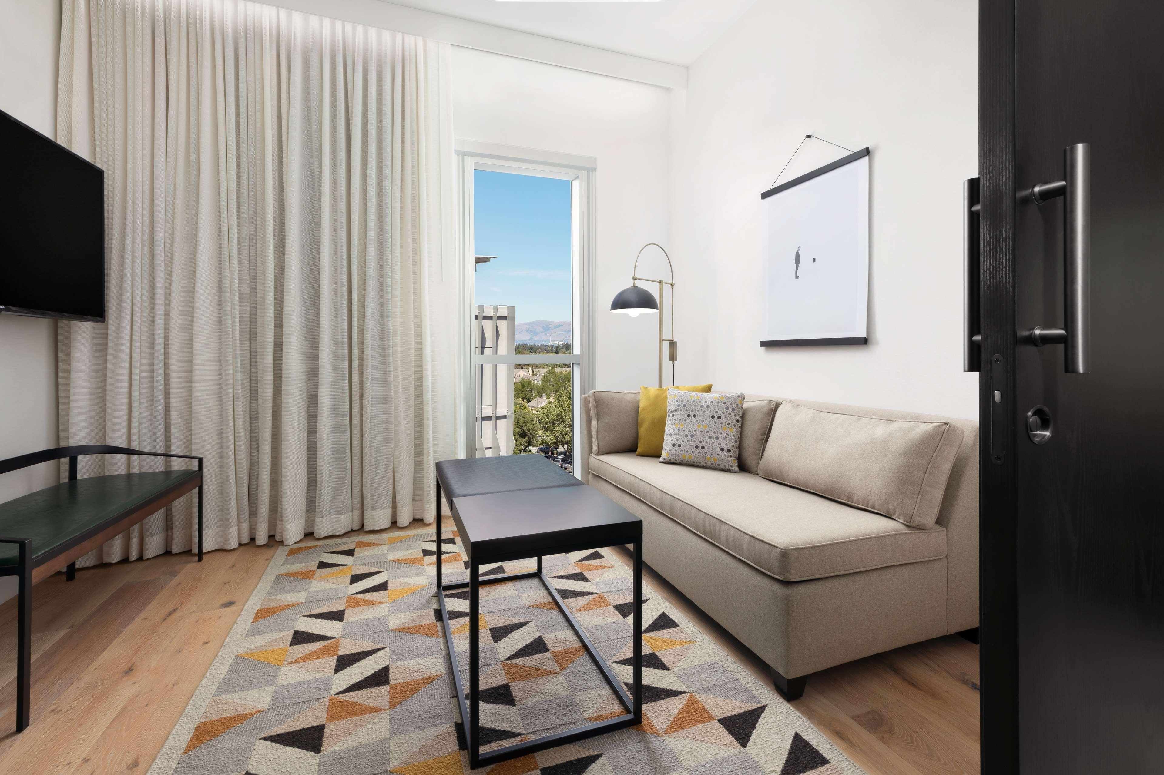 One-Bedroom King Suite,1458677575:JPEG