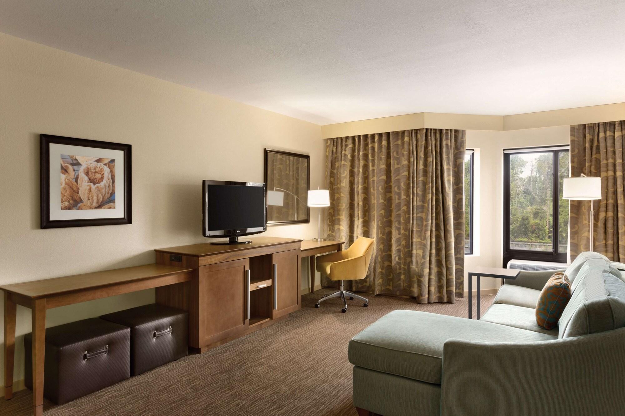 One-Bedroom King Suite with Whirlpool - Non-Smoking
