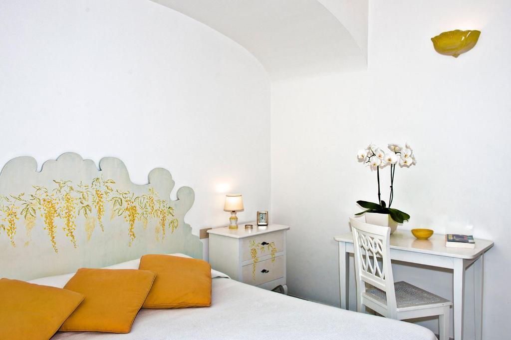 Standard Double or Twin Room with Partial Sea View,917222887:JPEG