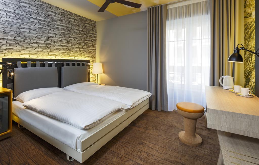 Double or Twin Room with Street View