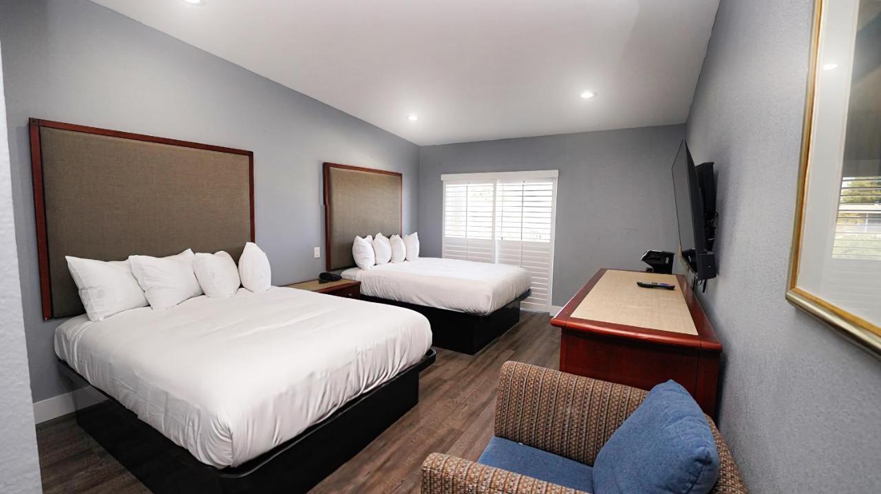 Queen Room with Balcony