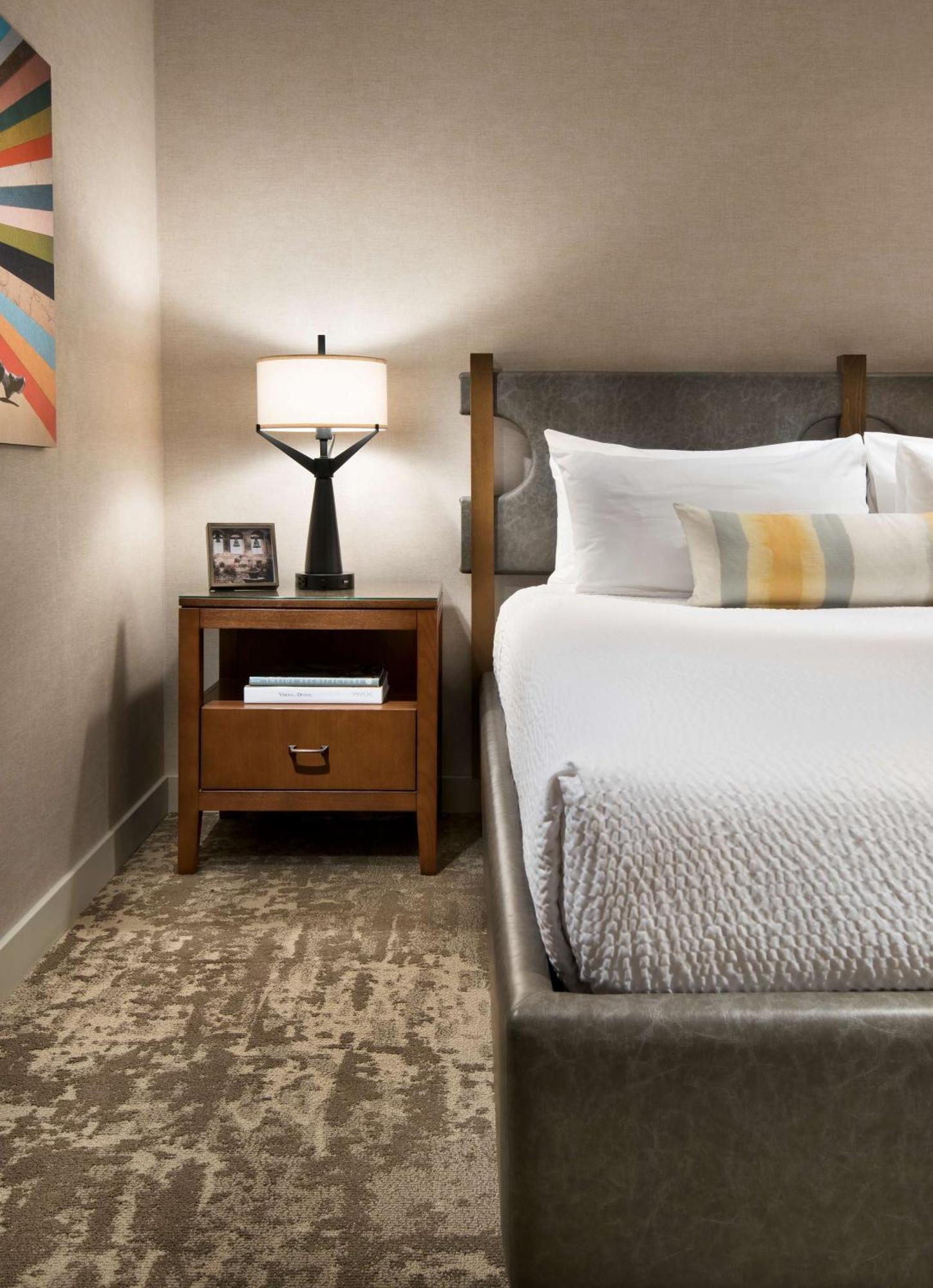 King Room with Accessible Shower - Disability Access