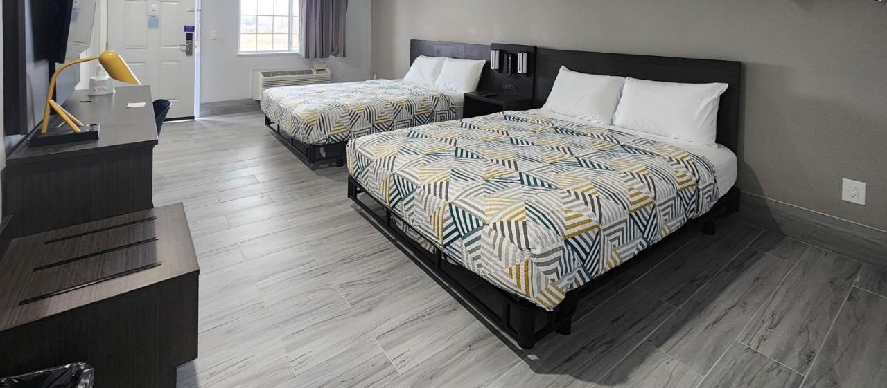 Queen Room with Two Queen Beds - Disability Access - Roll In Shower