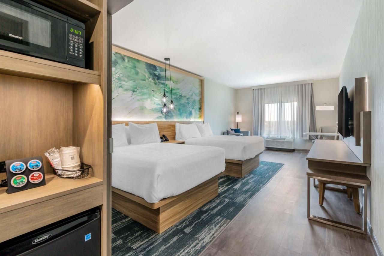 Large Queen Room with Two Queen Beds
