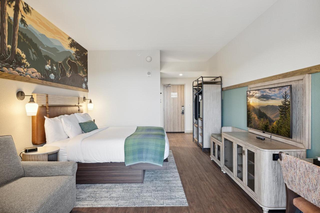 King Room with Sleeper Sofa Hearing Accessible