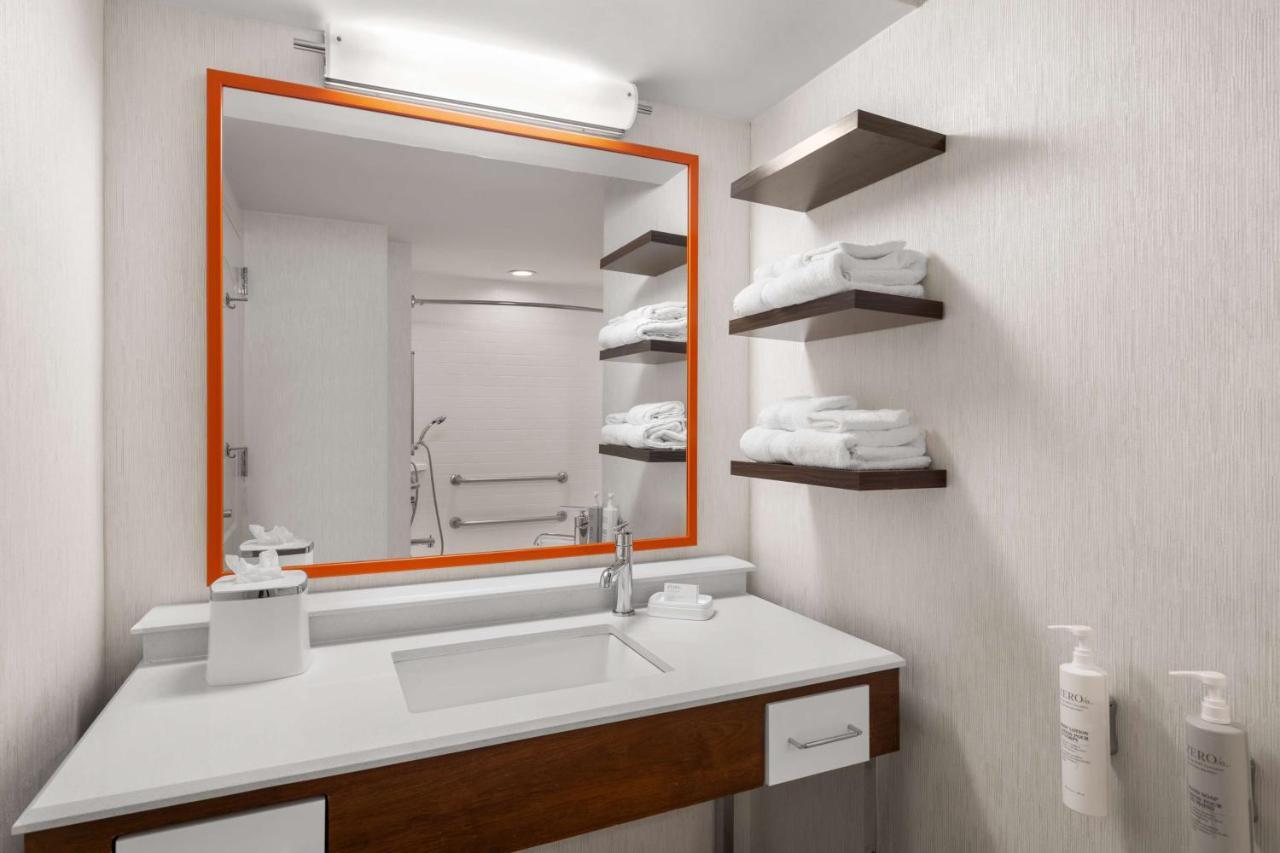 King Room - Mobility Access/Non-Smoking,1498903048:JPEG