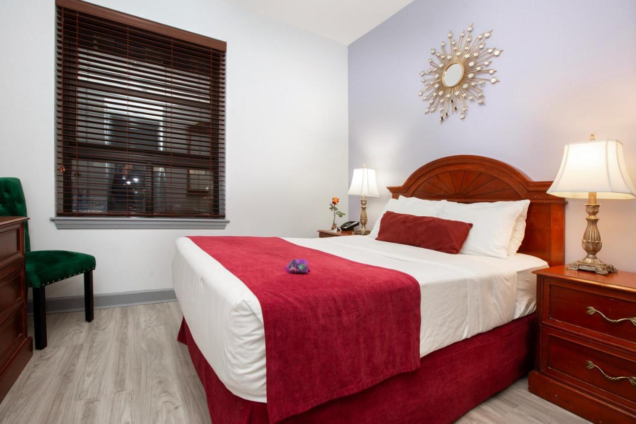 One Full Bed Room