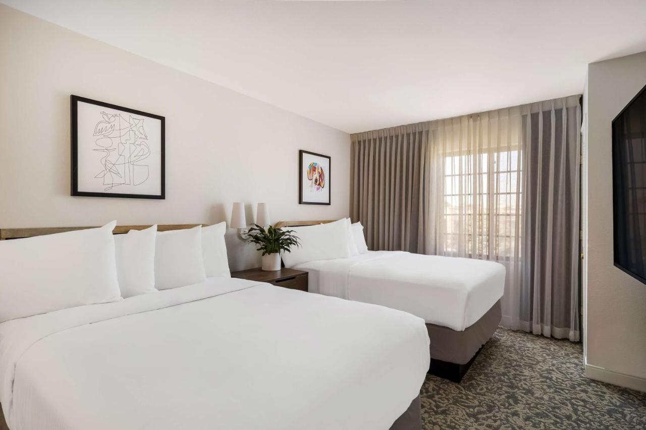 One-Bedroom Suite with Two Double Beds