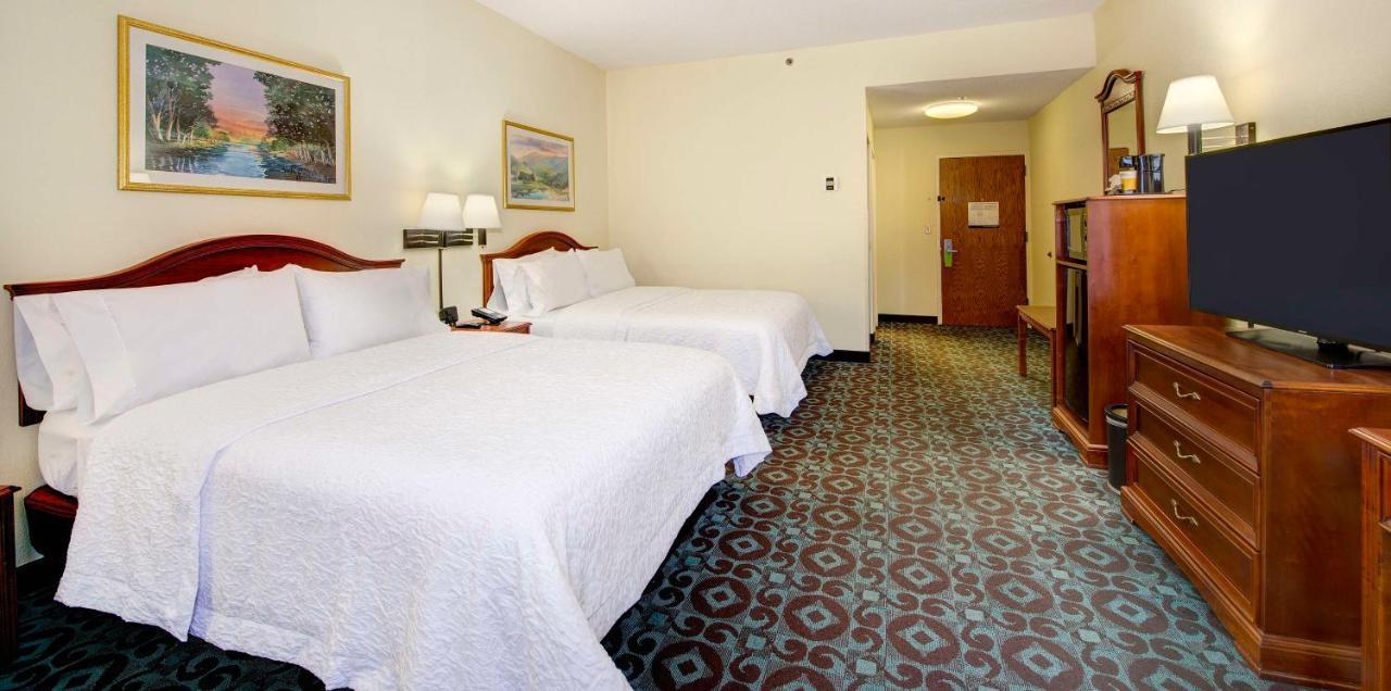 Room with Two Queen Beds - Non-Smoking