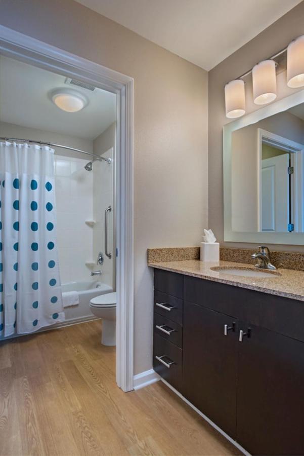 One-Bedroom King Suite