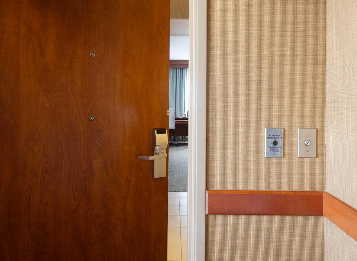 King Room with Tub - Mobility and Hearing Access,1498959715:JPEG