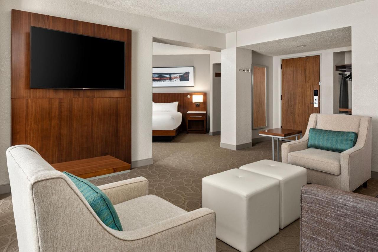 Executive King, Larger Guest room, 1 King, Sofa bed