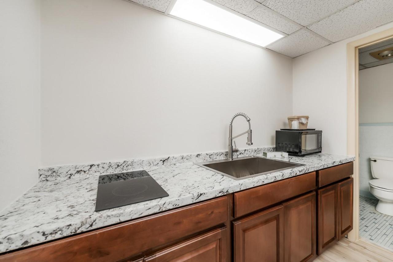 Kitchenette Studio With Cook-Top, 2 Queen Beds, Smoking