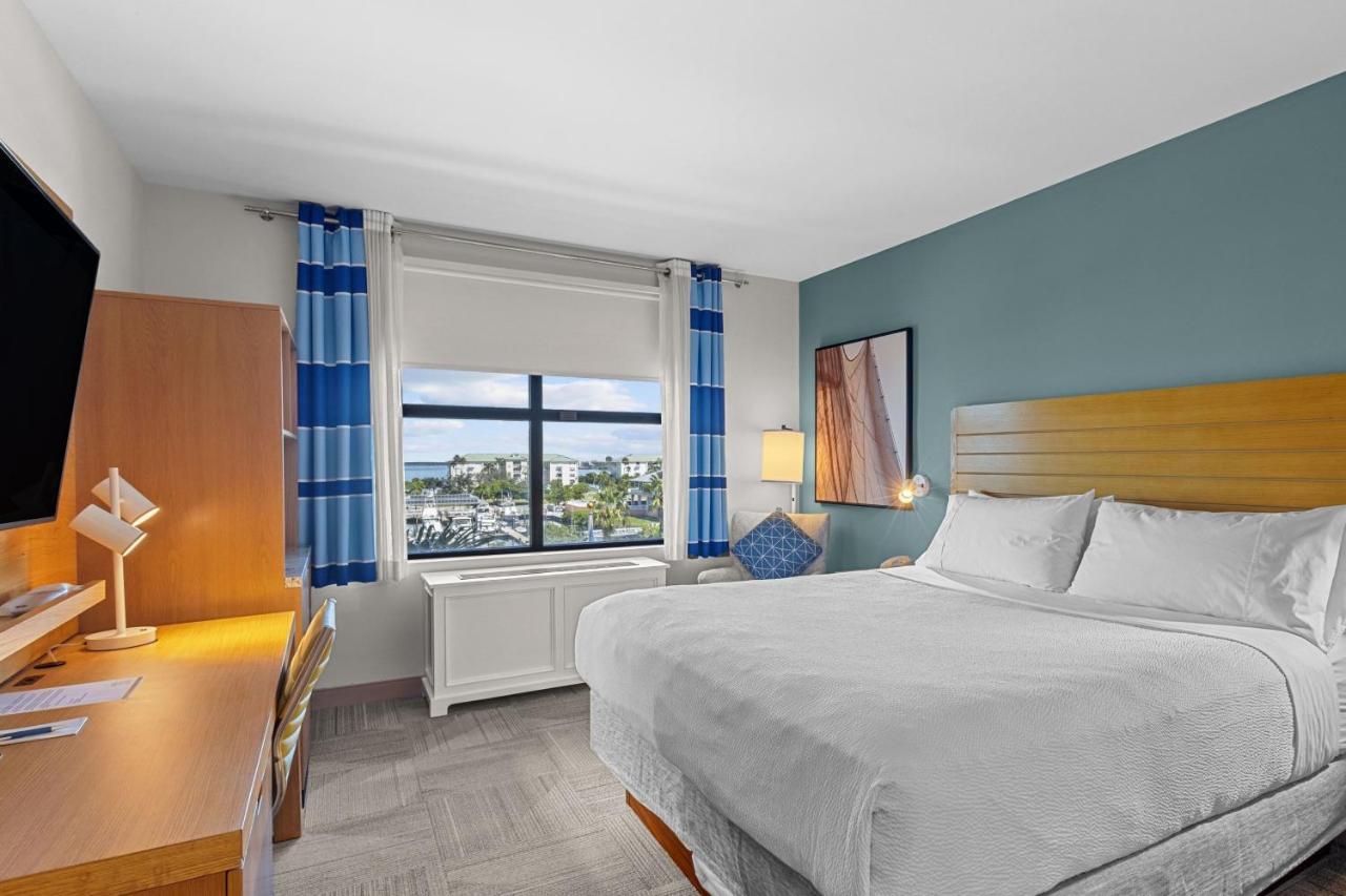King Room with Roll-in Shower - Mobility Accessible,1498712998:JPEG