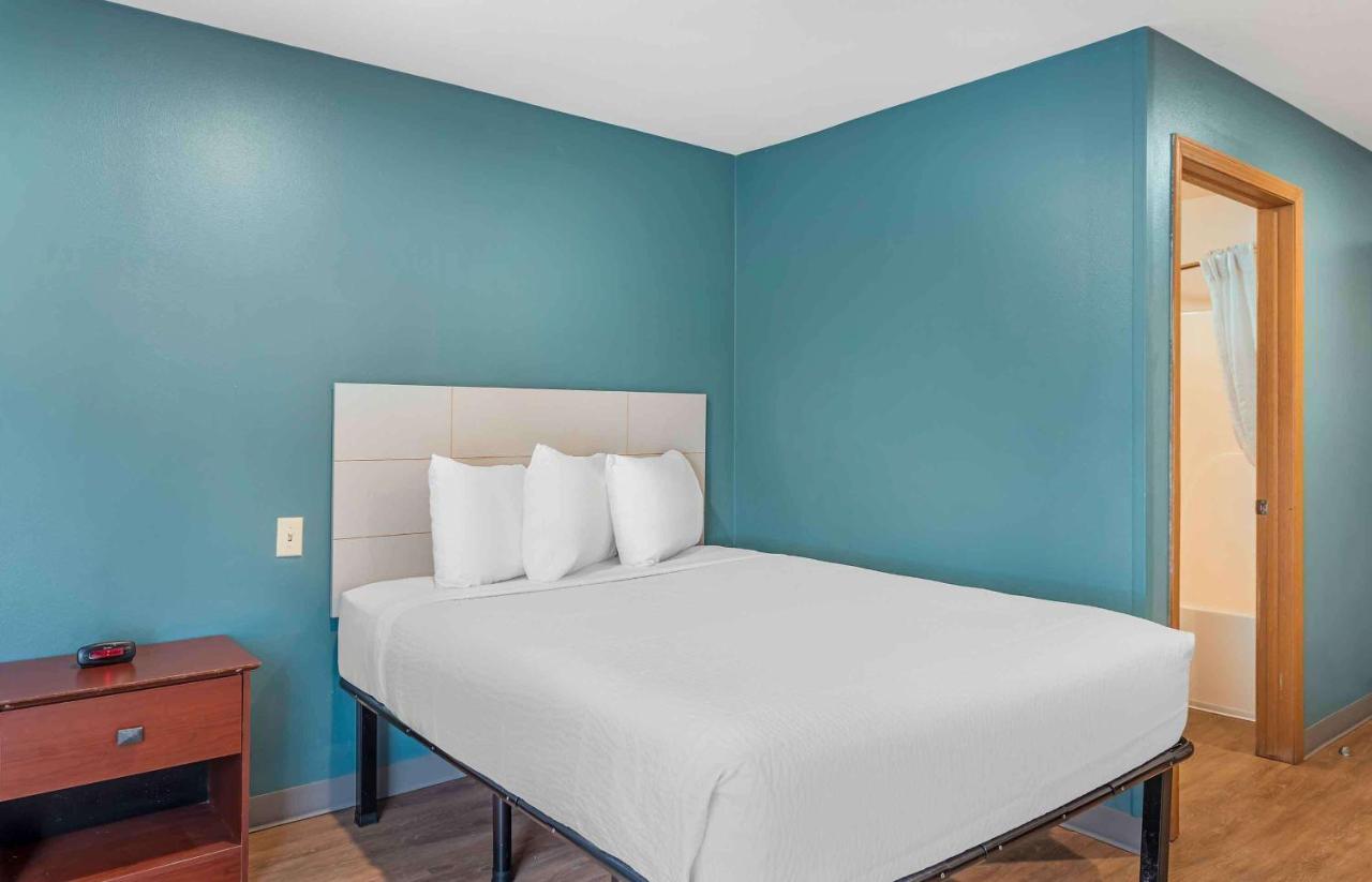 1 Queen Bed | Non-Smoking, Kitchen