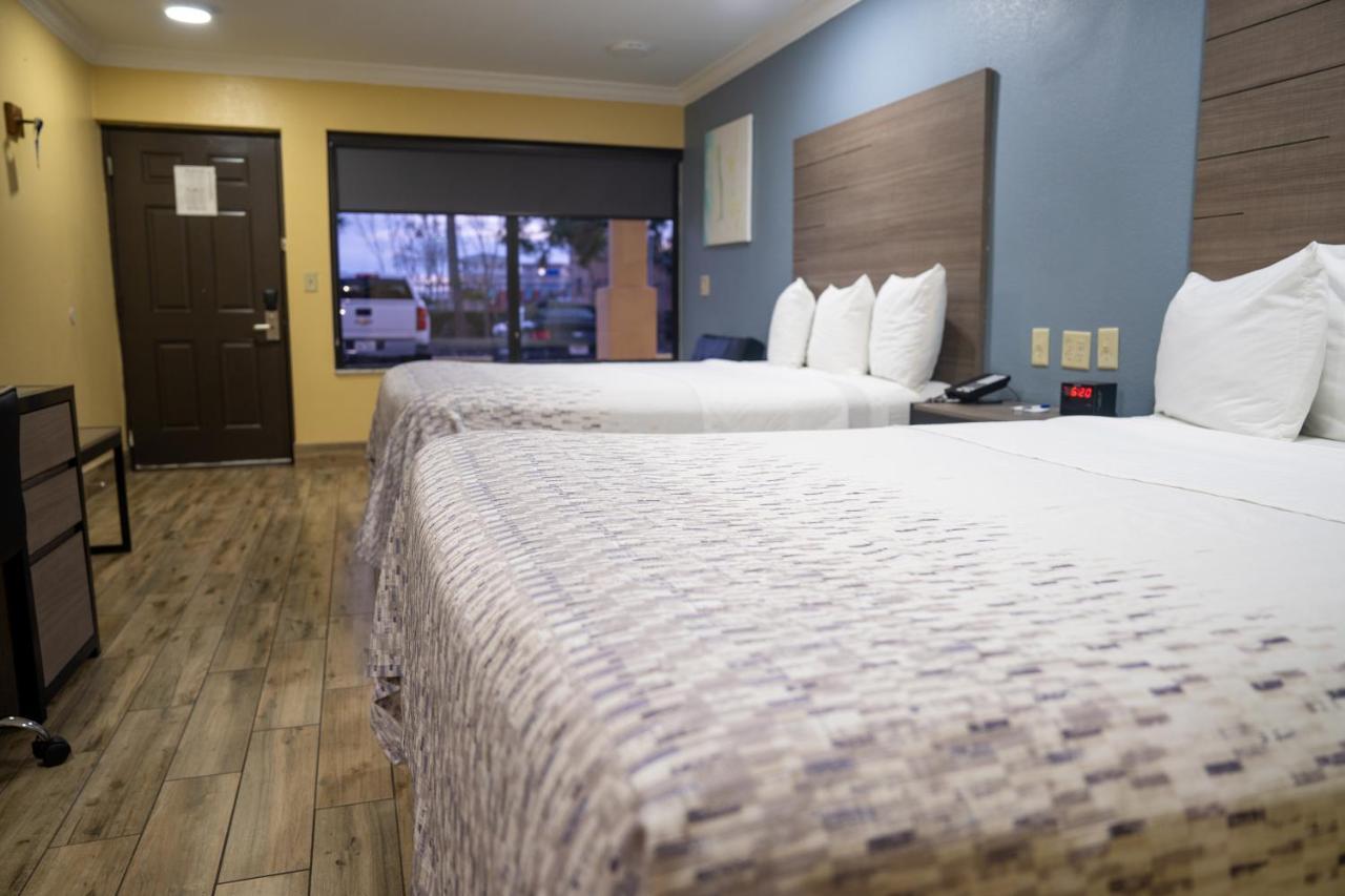 Queen Room with Two Queen Beds - Non Smoking,1498745749:JPEG