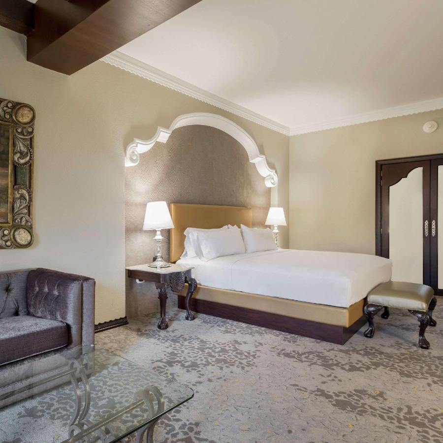 Deluxe Executive King Room