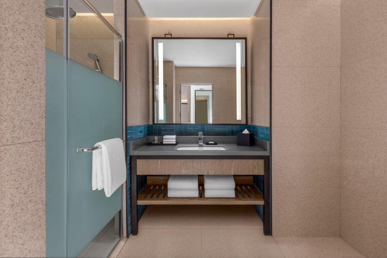 Deluxe Double Room with Balcony and Garden View