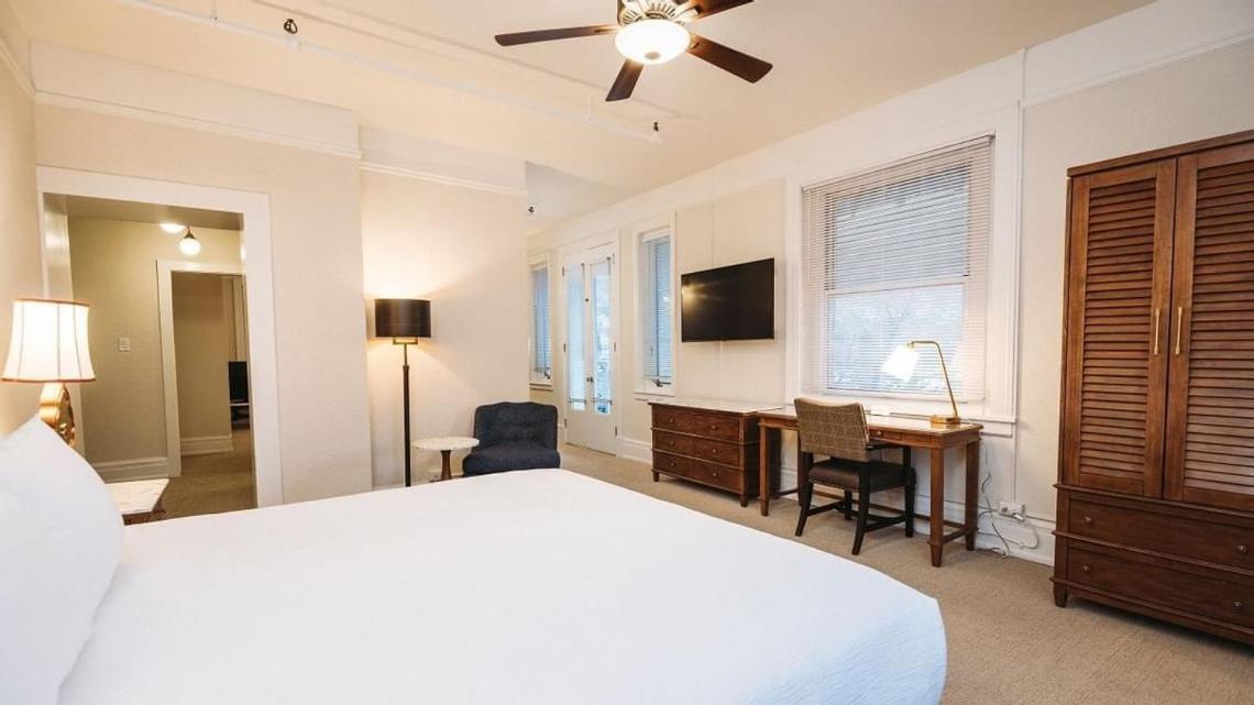 Junior Suite with Balcony,1498840990:JPEG