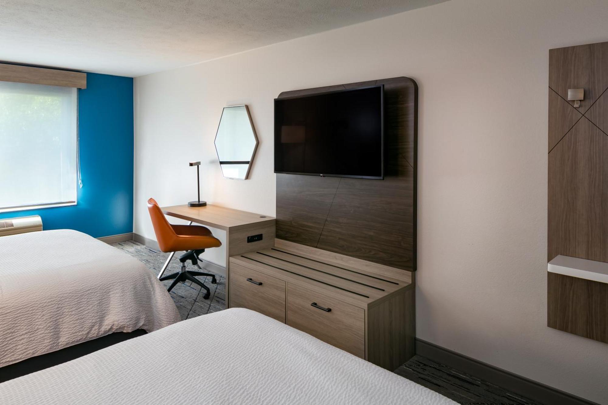 Deluxe Queen Room with Two Queen Beds
