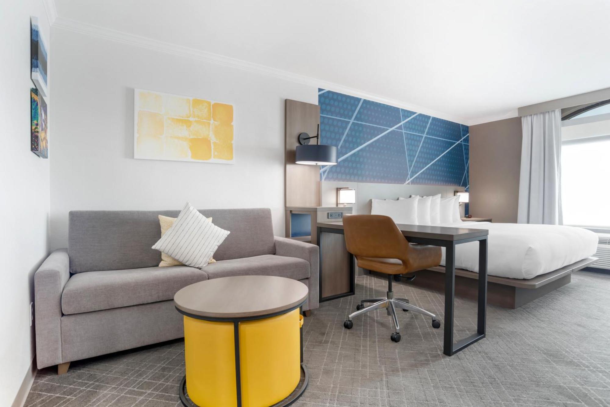 One Bedroom Suite King with Sofabed - Non Smoking