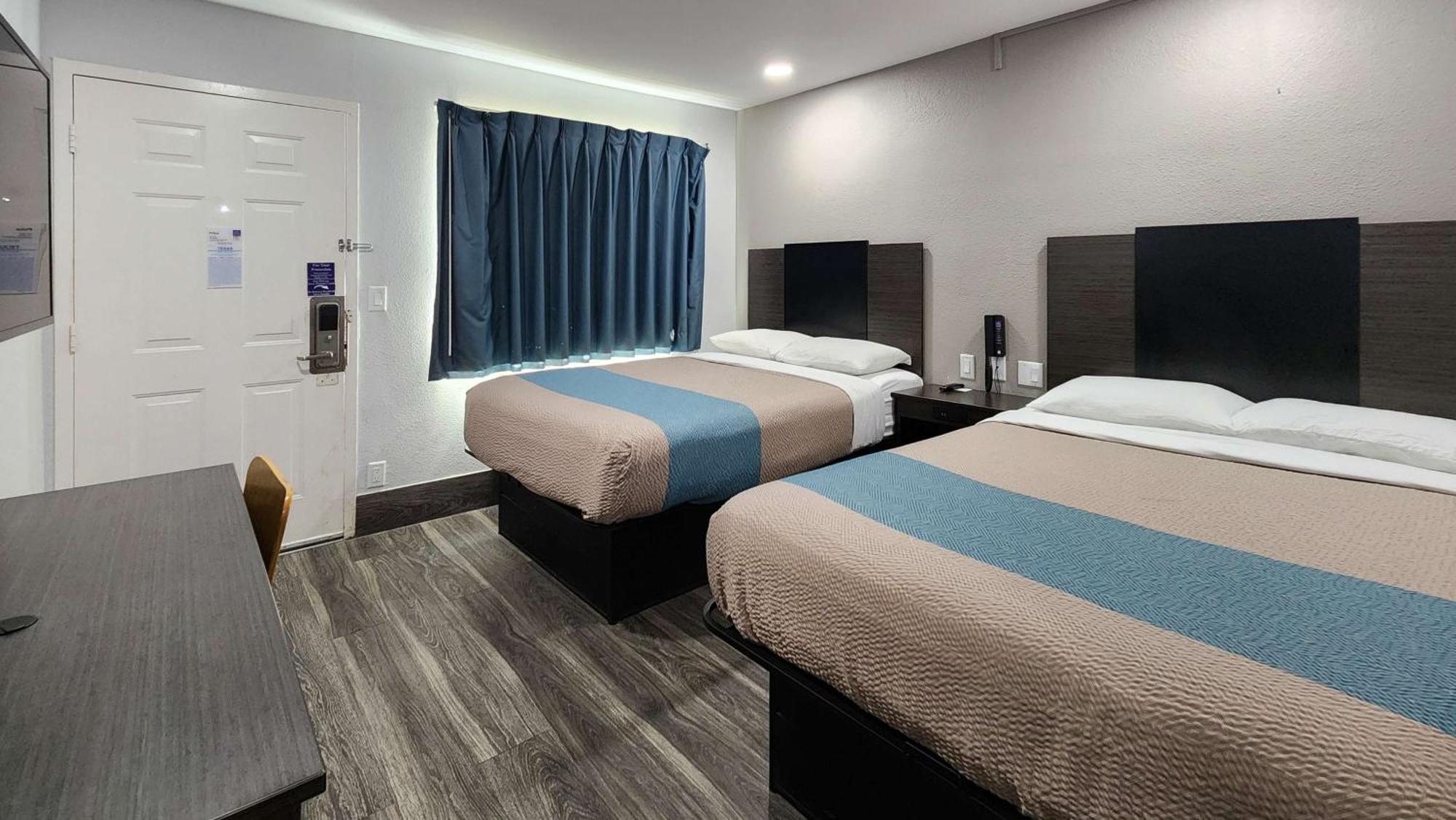 2 Full Beds,1498916236:JPEG