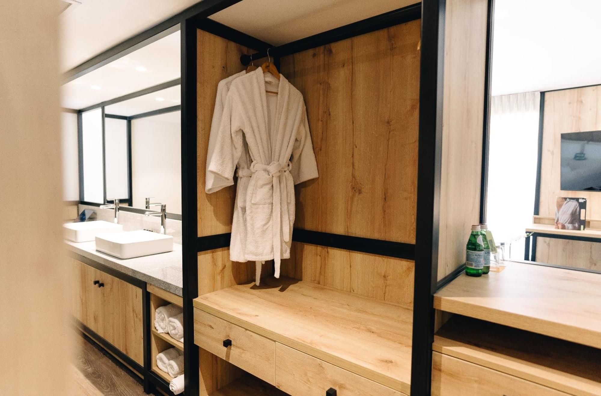 Business Loft King,1498956055:JPEG