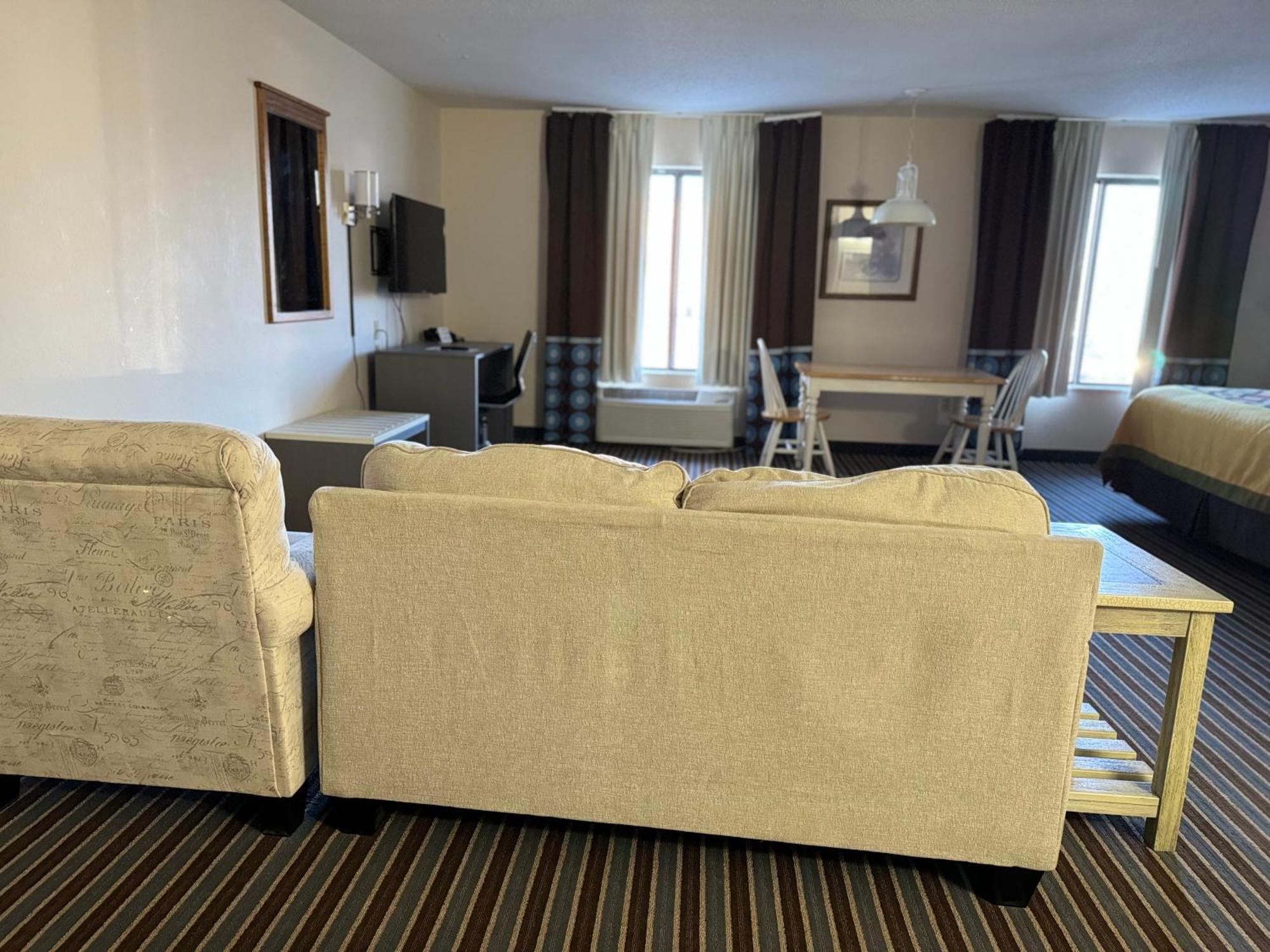 Deluxe King Suite