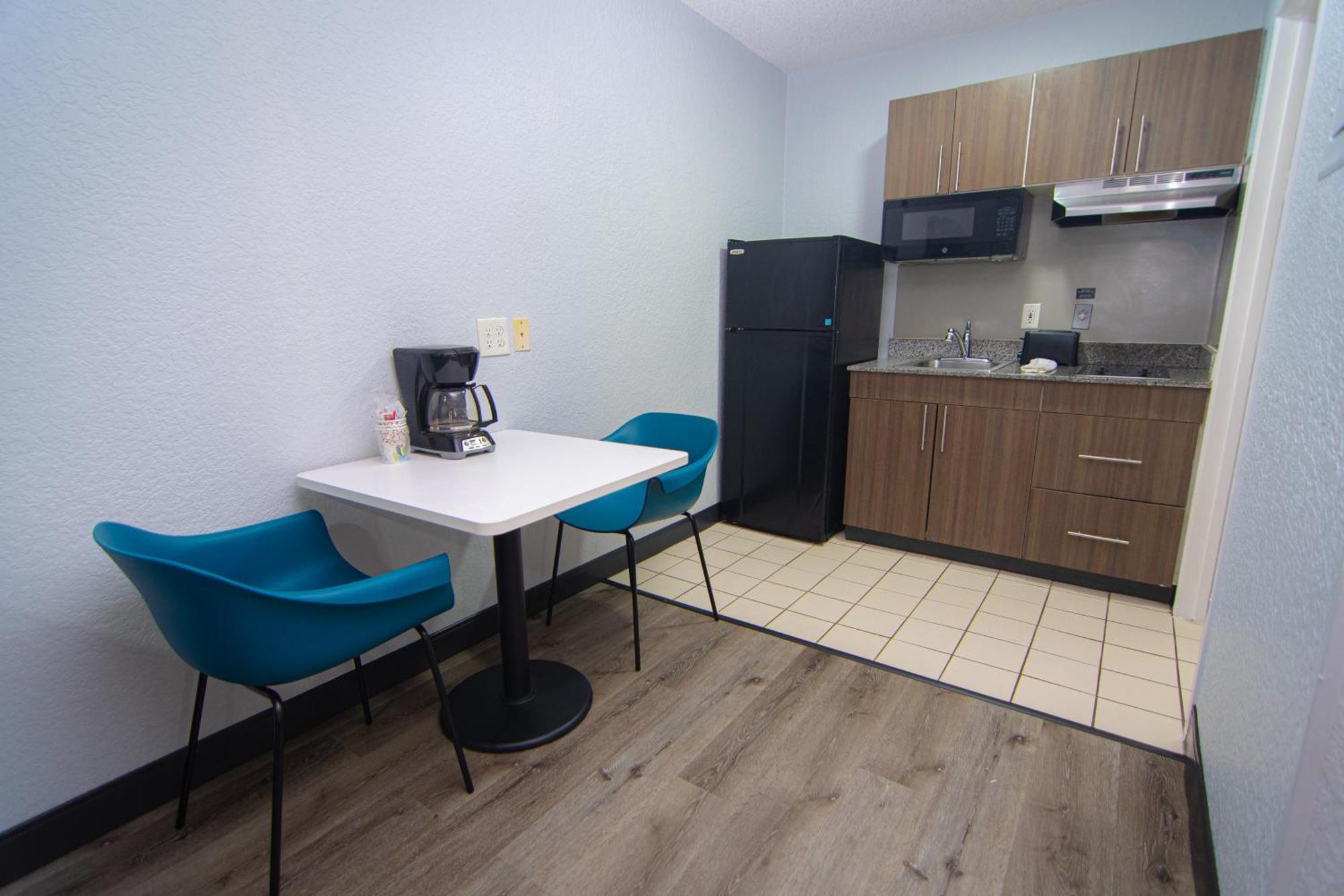Queen Room - Disability Access - Non-Smoking