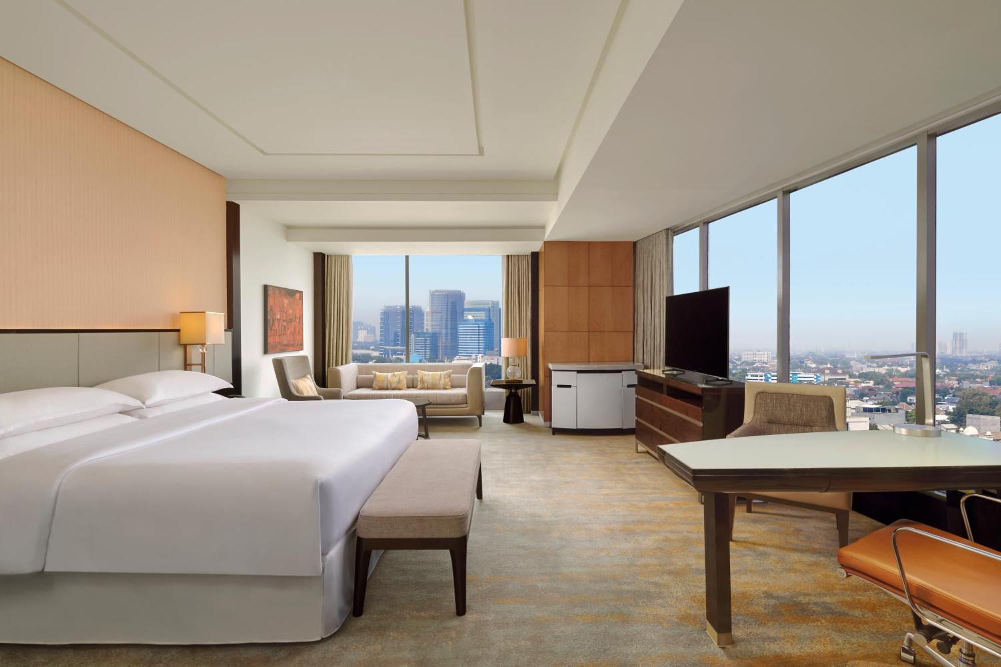 Executive Suite, 1 King Bed (Club Lounge Access)