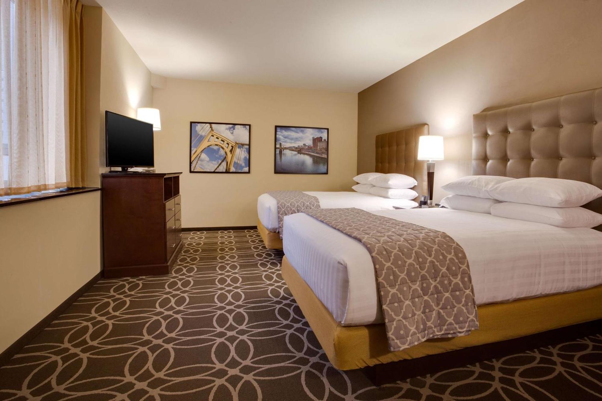Queen Suite with Two Queen Beds and Sofa Bed,1501025692:JPEG