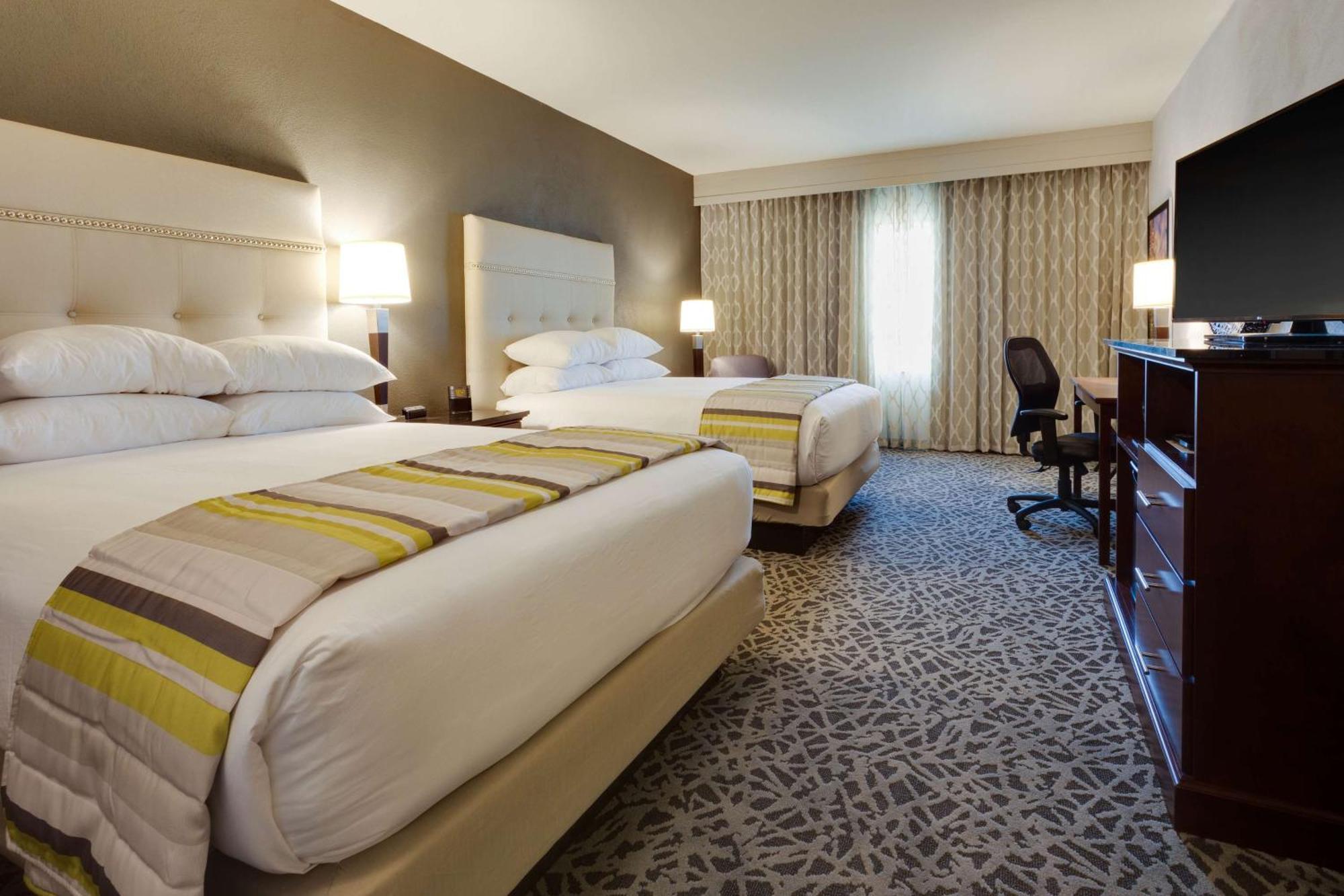 Deluxe Queen Room with Two Queen Beds
