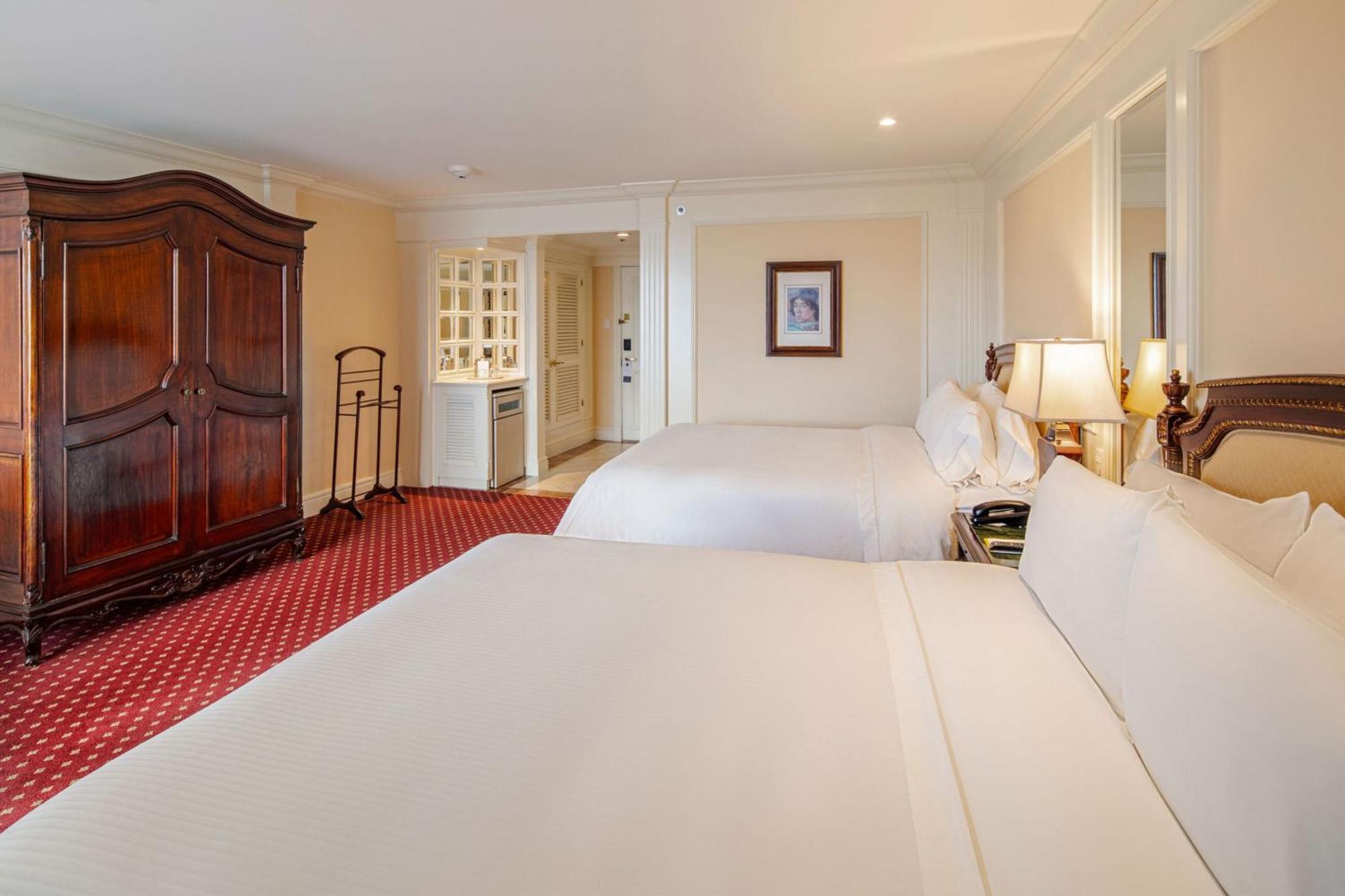Executive, Executive level, Guest room, 2 Queen, City view