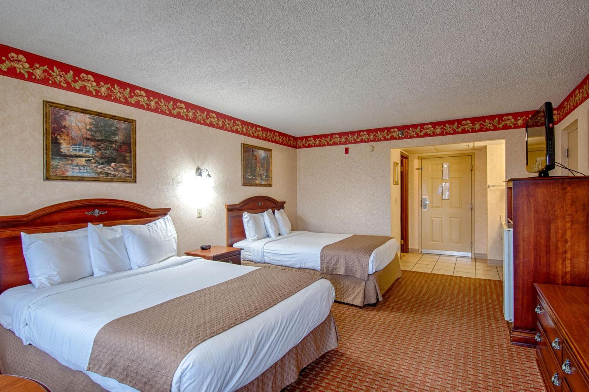 Quadruple Room with Two Queen Beds and Balcony - Non Smoking/Interior Corridor,1499482216:JPEG