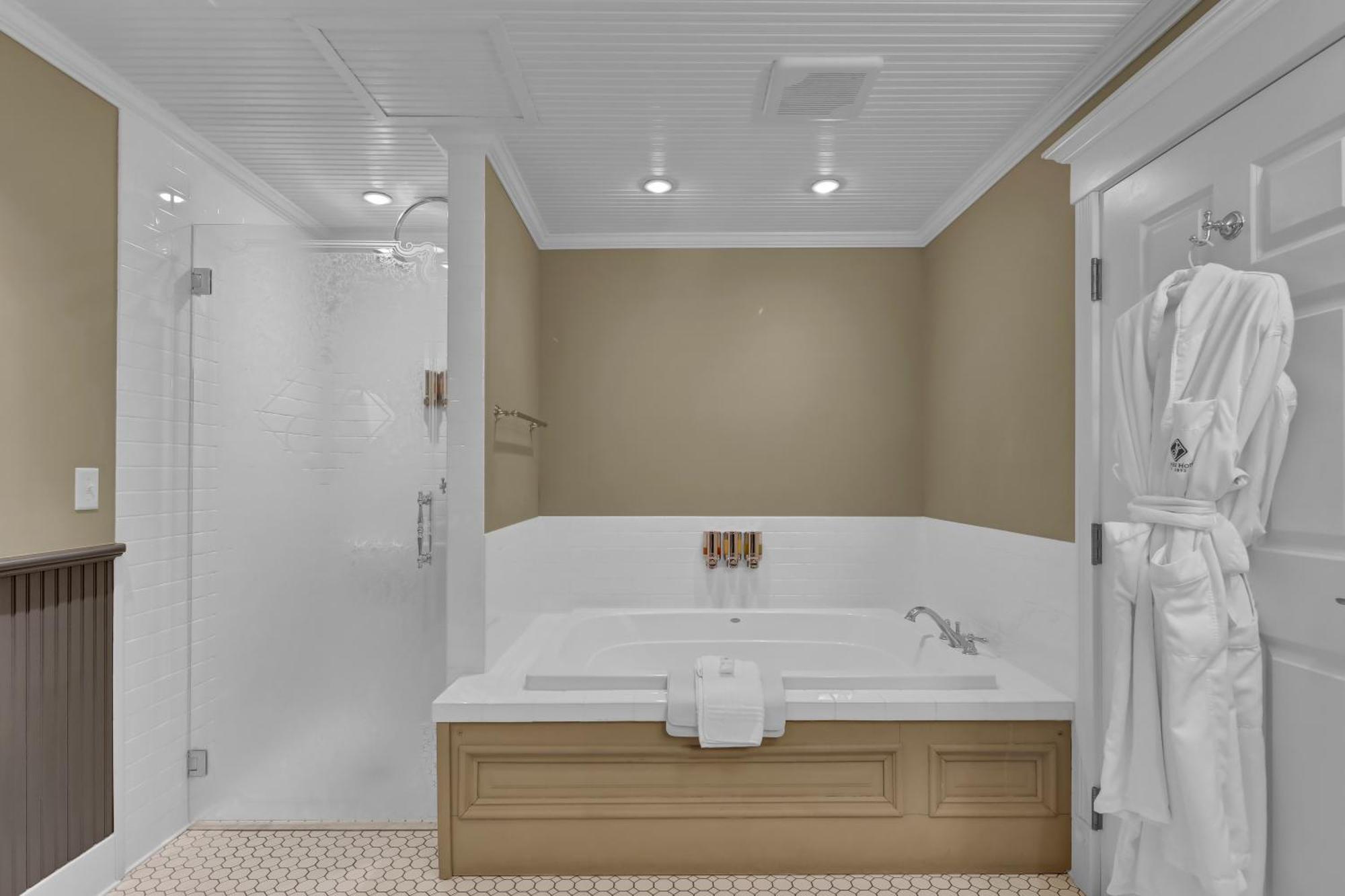 Junior Suite,1499503597:JPEG