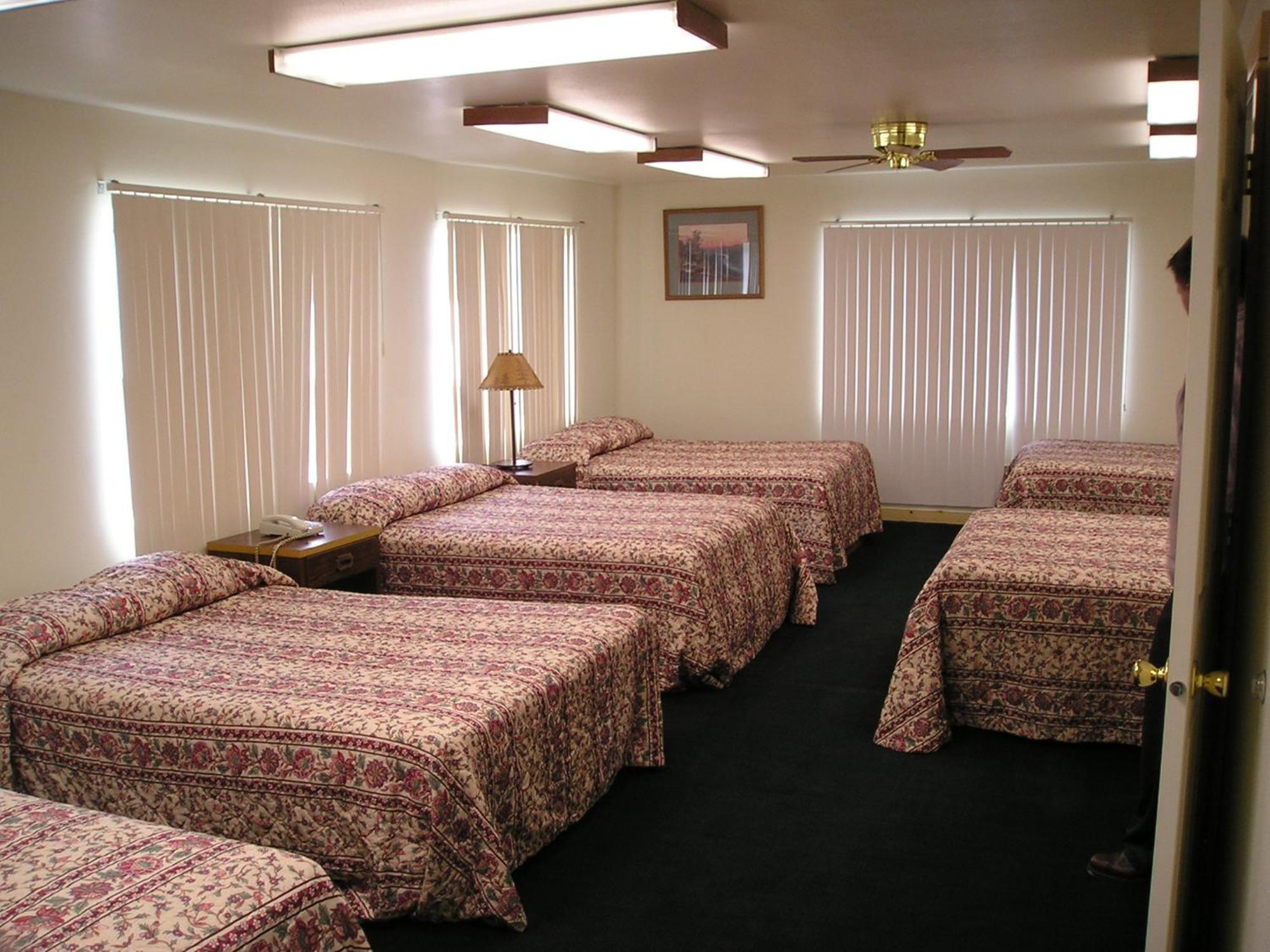 Deluxe Queen Suite