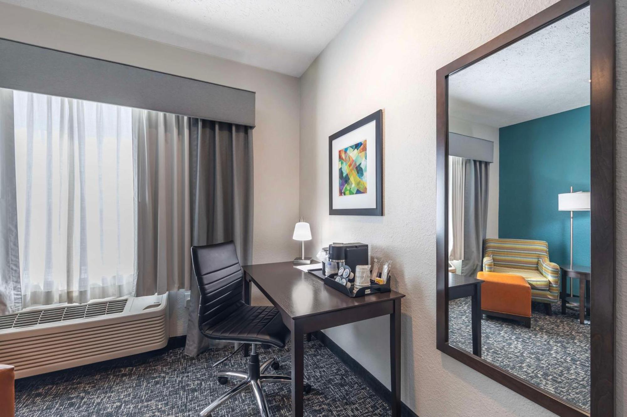 Queen Room with Two Queen Beds and Mobility Accessible Bathtub