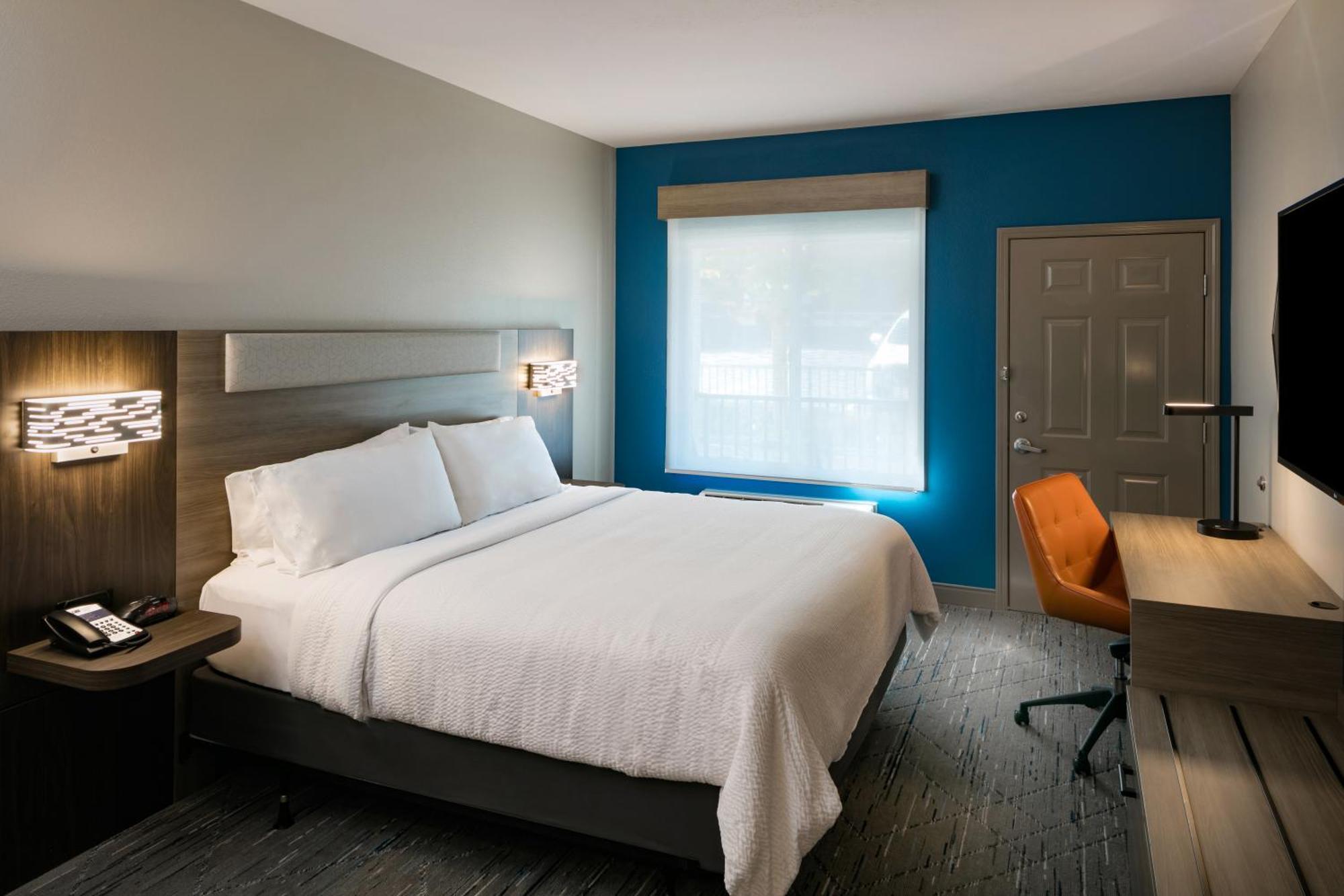 Standard King Room
