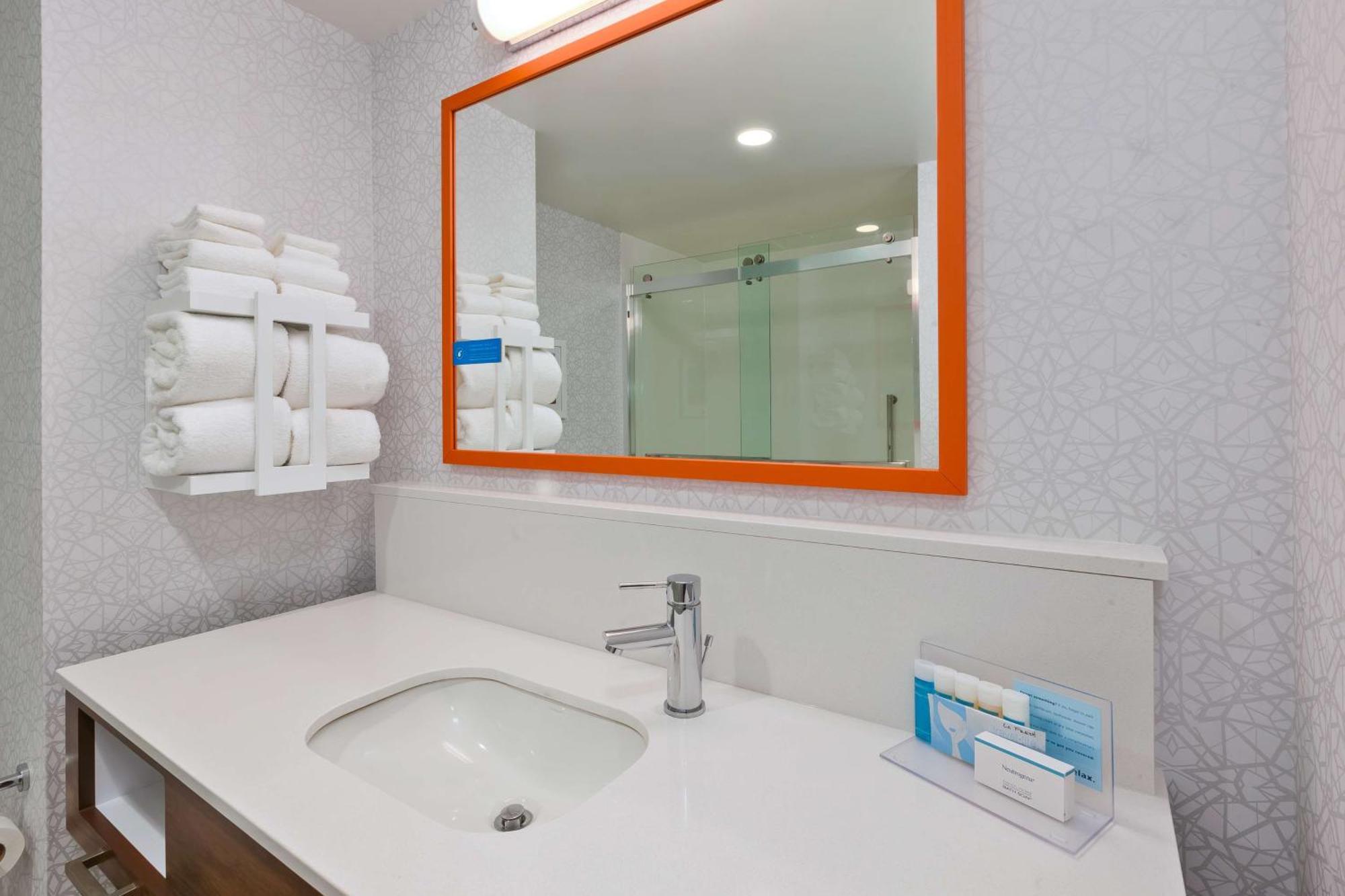 Queen Room with Two Queen Beds and Water View - Non-Smoking