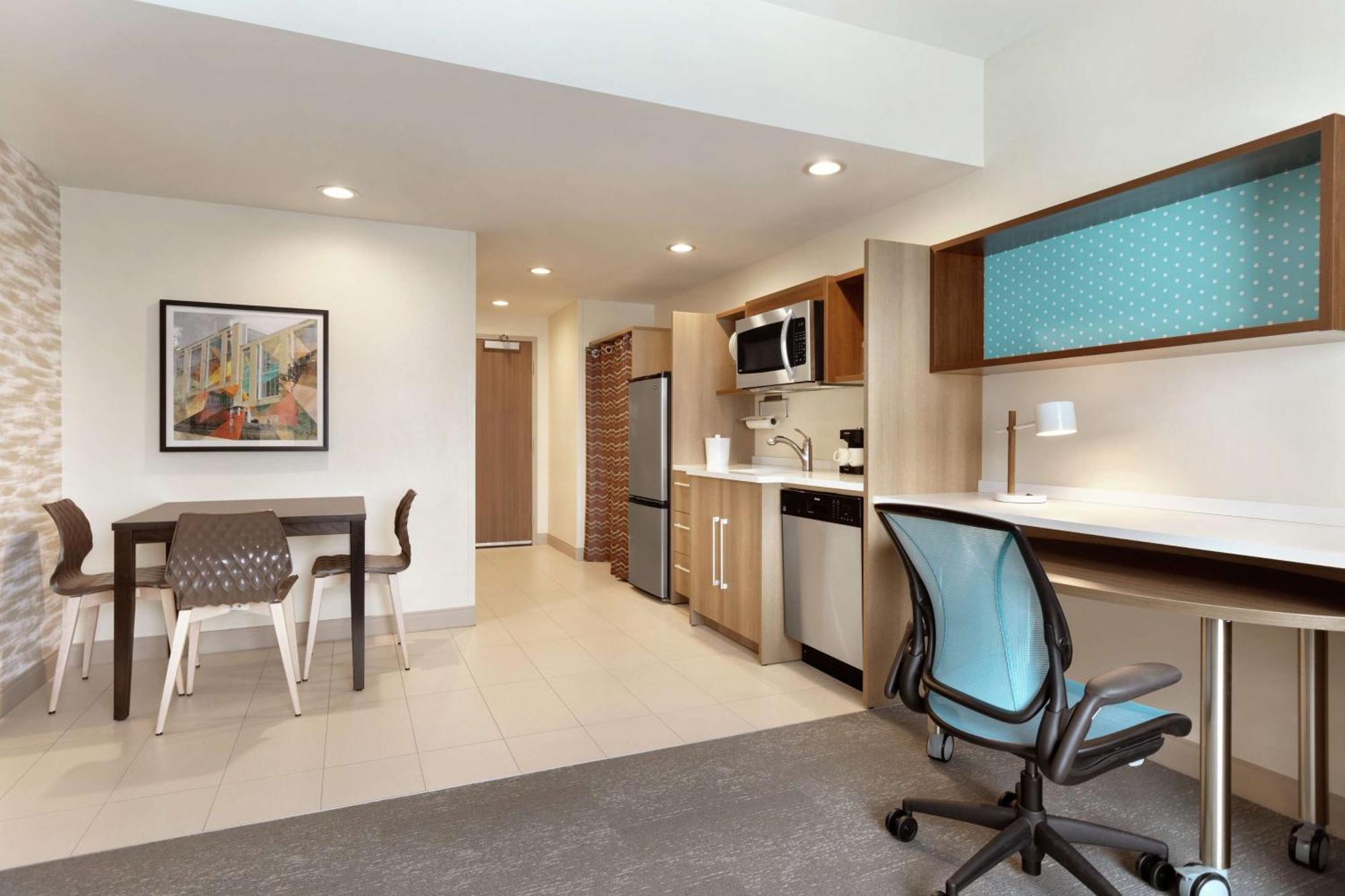 One-Bedroom King Suite - Non-Smoking